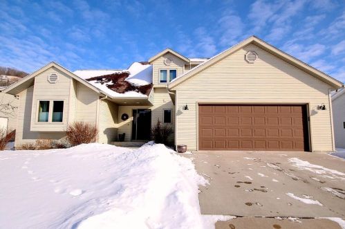 406 Beacon Valley Rd, La Crescent, MN 55947-1842