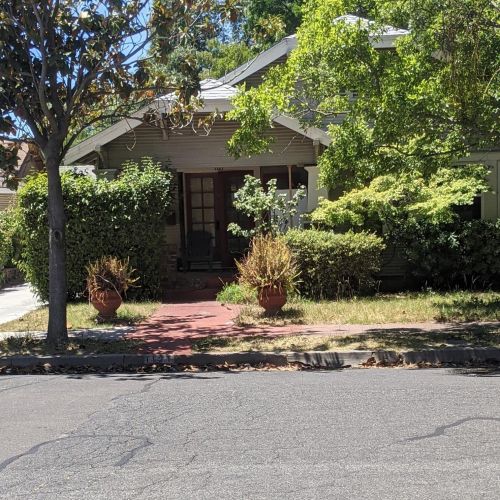 1121 Stockton St, Stockton, CA 95203-2247