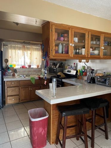 512 Marine St, Santa Ana, CA 92704-1604