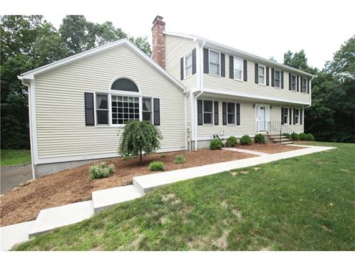105 Isinglass Rd, Huntington CT  06484-5817 exterior