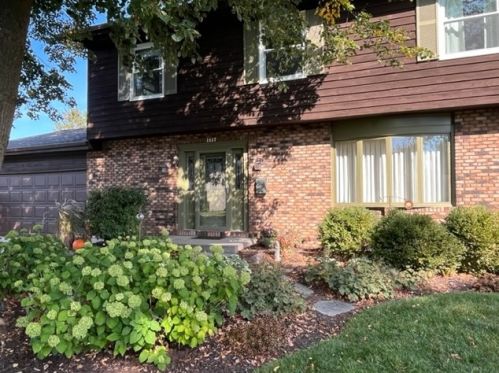 1217 Carrie Ave, Hillcrest, IL 61068-1010