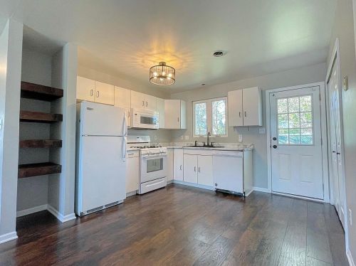 140 Meadows Cir, Crown Point IN  46307-8648 exterior
