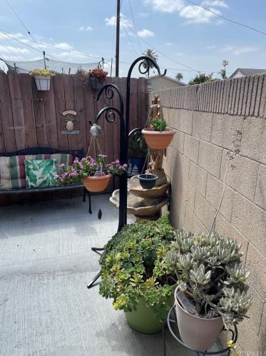 2006 Hatchway St, Compton, CA 90222-3520