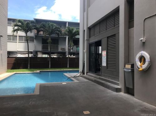 2100 Date St, Honolulu HI  96826-4033 exterior