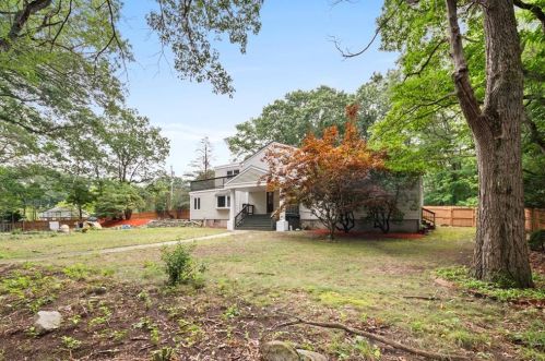 74 Victoria St, Providence, RI 02909-3932