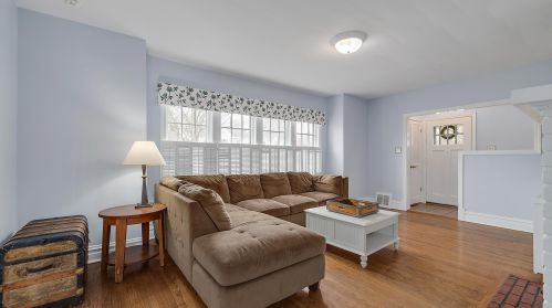 25 Golf Ave, Willowbrook, IL 60514-1251