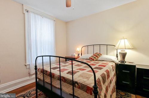 564 Broadway, Hanover PA 17331-2504 exterior