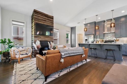 1721 Marietta Rd, Atlanta GA  30318-3668 exterior