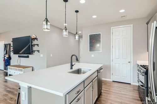 4677 Nepal Way, Aurora CO 80015-6402 exterior