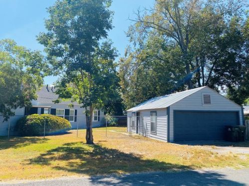 504 Milam St, Columbus, TX 78934-1945