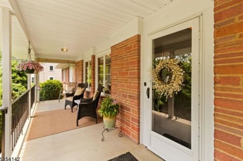108 Gates Ave, Gillette, NJ 07933-1708