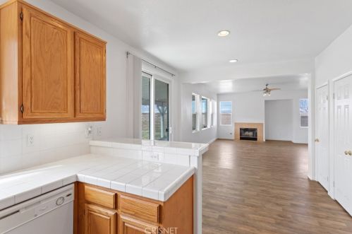 44015 Moccasin Pl, Lancaster CA  93536-6857 exterior