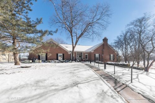 1402 Nottingham Ct, Wheeling IL  60090-6925 exterior