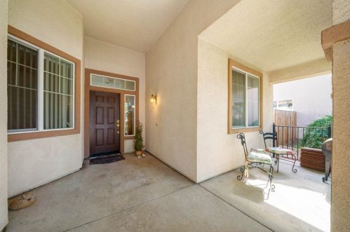8422 Villeneuve Dr, Elk Grove, CA 95624-4534