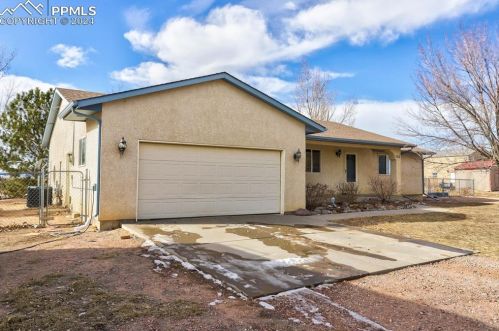 703 Matt Dr, Pueblo CO  81007-6513 exterior