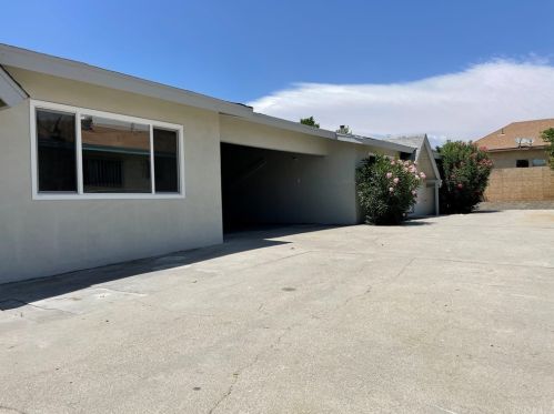 1042 7th St, San Bernardino, CA 92411-2853
