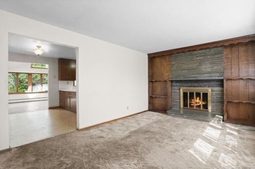 27 Reservoir Ave, Norwalk, CT 06850-3003