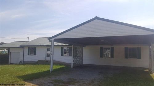 43 Grandview Dr, Valley Chapel, WV 26452-8052