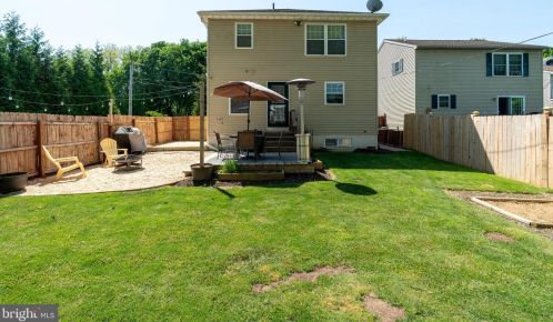 239 Railroad Ave, Ephrata PA  17522-2327 exterior