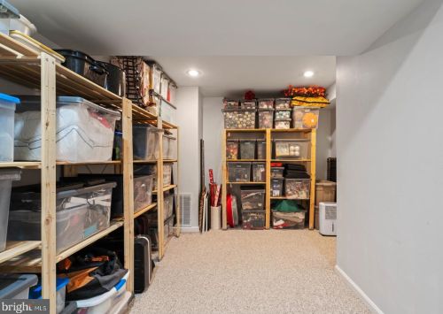 6431 Franconia Ct, Springfield VA  22150-1204 exterior