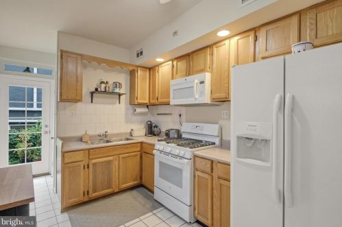 232 Walnut St, Lancaster PA  17602-2342 exterior