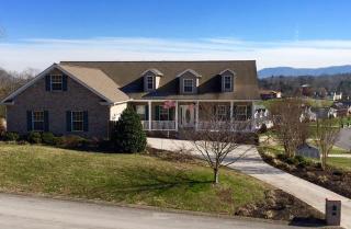 8300 Cliff Ridge Ct, Corryton, TN 37721-2141