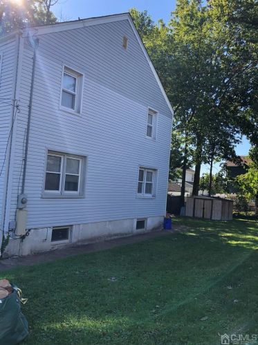 37 Smith St, Avenel, NJ 07001-1744