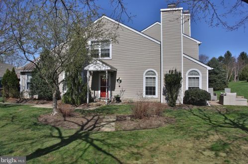 2107 Potters Pl, Southampton, PA 18966-5526