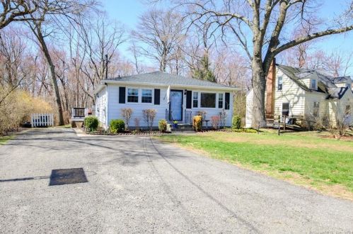 29 Peach Orchard Rd, Waterbury, CT 06706-2446