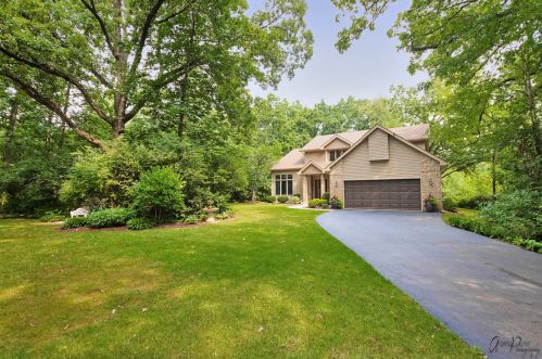 2910 Tahoe Ln, Spring Grove, IL 60081-8763