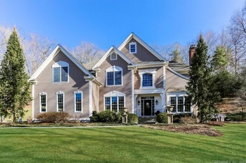 38 Lazy Valley Rd, Glastonbury, CT 06033-3950