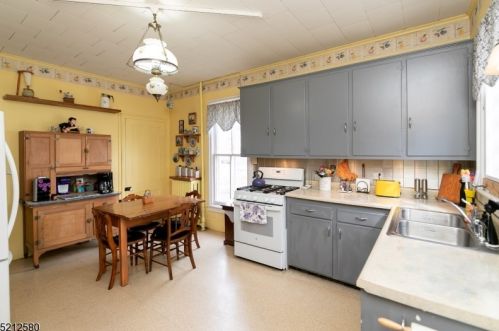 208 High St, Hackettstown NJ  07840-1941 exterior