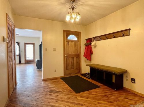 217 8th St, Leadville, CO 80461-3136