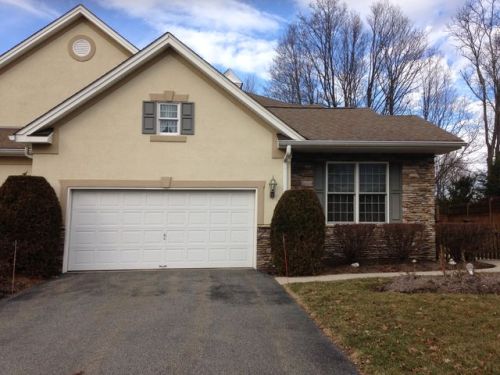 14 Brown Ct, Chester, NJ 07930-2481