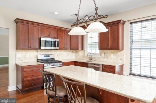 22 Honey Flower Dr, Trenton NJ  08620-9688 exterior