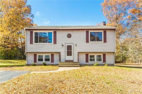 82 Sheltra Ave, Coventry, RI 02816-5341