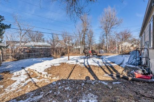 885 Nile St, Aurora CO 80010-4168 exterior