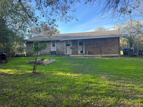 700 Live Oak St, Uhland TX  78640-9341 exterior