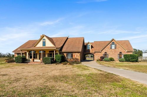 15610 Bayou Oaks Dr, Danbury, TX 77534-8181