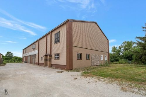11480 1000e Rd, Manteno, IL 60950-3155
