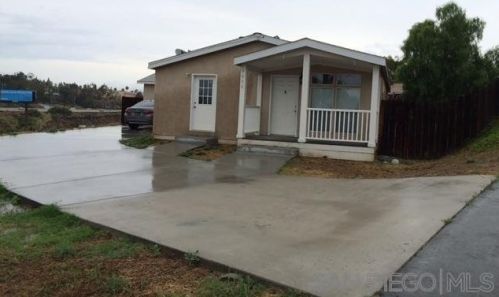 2660 Davenport Ln, Lemon Grove, CA 91945-1300