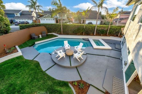 5892 Bellfield Ln, Huntington Beach CA  92648-1041 exterior