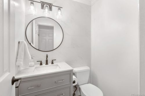 7869 Valentia St, Englewood CO  80112-3301 exterior