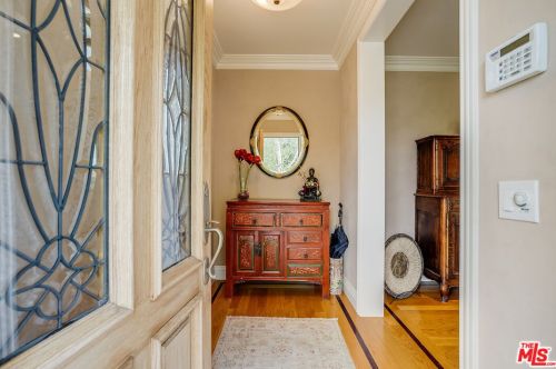 4246 Stern Ave, Van Nuys, CA 91423-4227