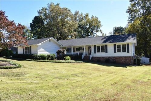 587 Clubhouse Dr, Conyers, GA 30094-3711