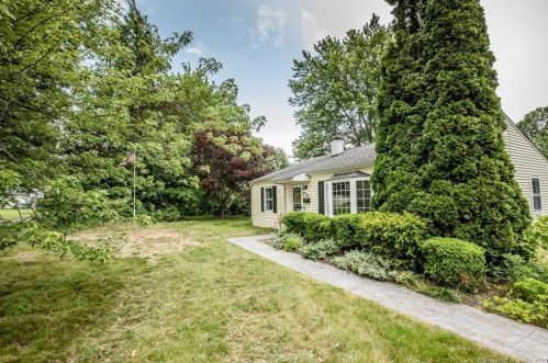30 Chester Ln, Wallingford CT  06492-3912 exterior