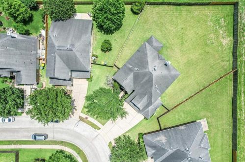 2611 Avalon Cove Ln, Pearland, TX 77581-7521