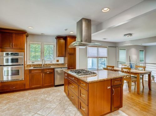 1445 Hillpine Ln, Atlanta, GA 30306-3273