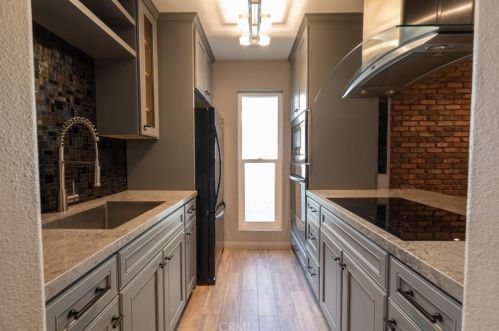 1040 Macarthur Blvd, Santa Ana, CA 92707-4675