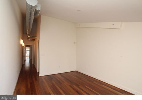 239 Market St, Philadelphia, PA 19106-4551